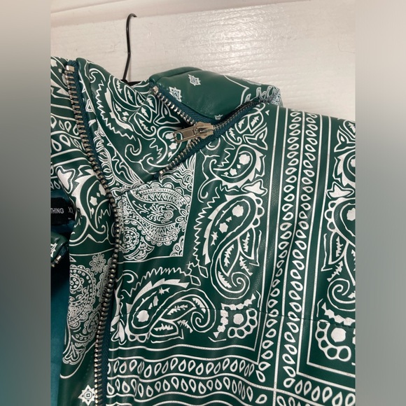 PrettyLittleThing Green Unisex Paisley PU Extreme Oversized Puffer Coat Size XXL - Picture 13 of 16